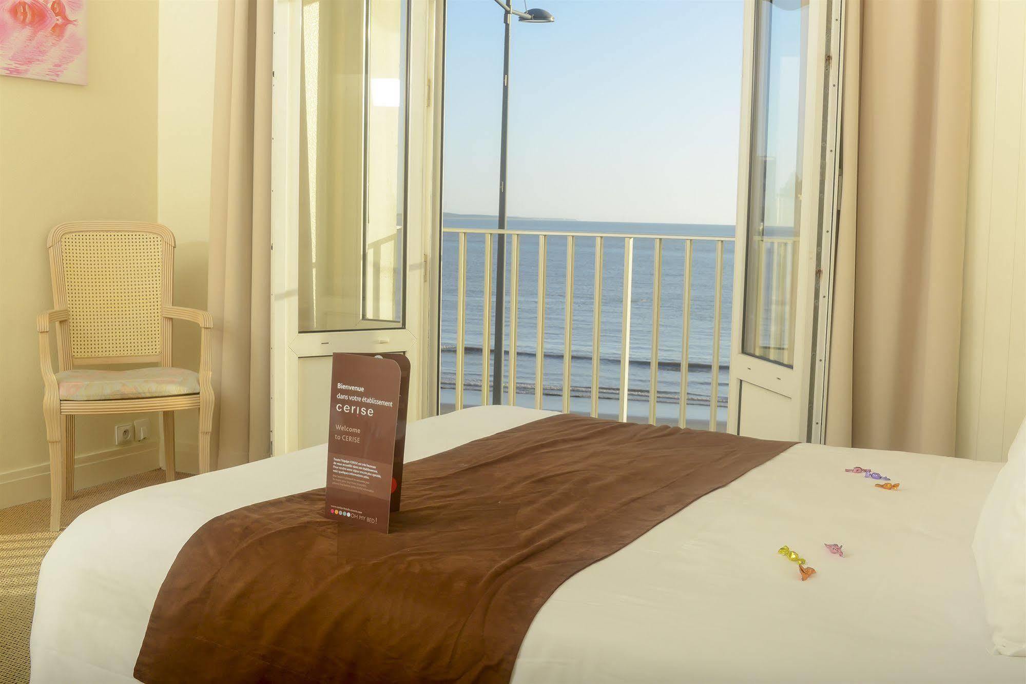 Cerise Royan - Le Grand Hotel De La Plage エクステリア 写真