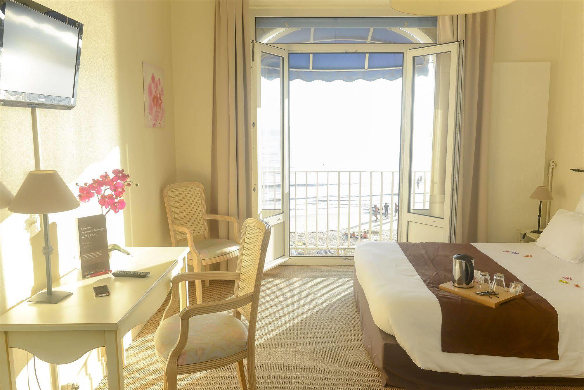 Cerise Royan - Le Grand Hotel De La Plage エクステリア 写真