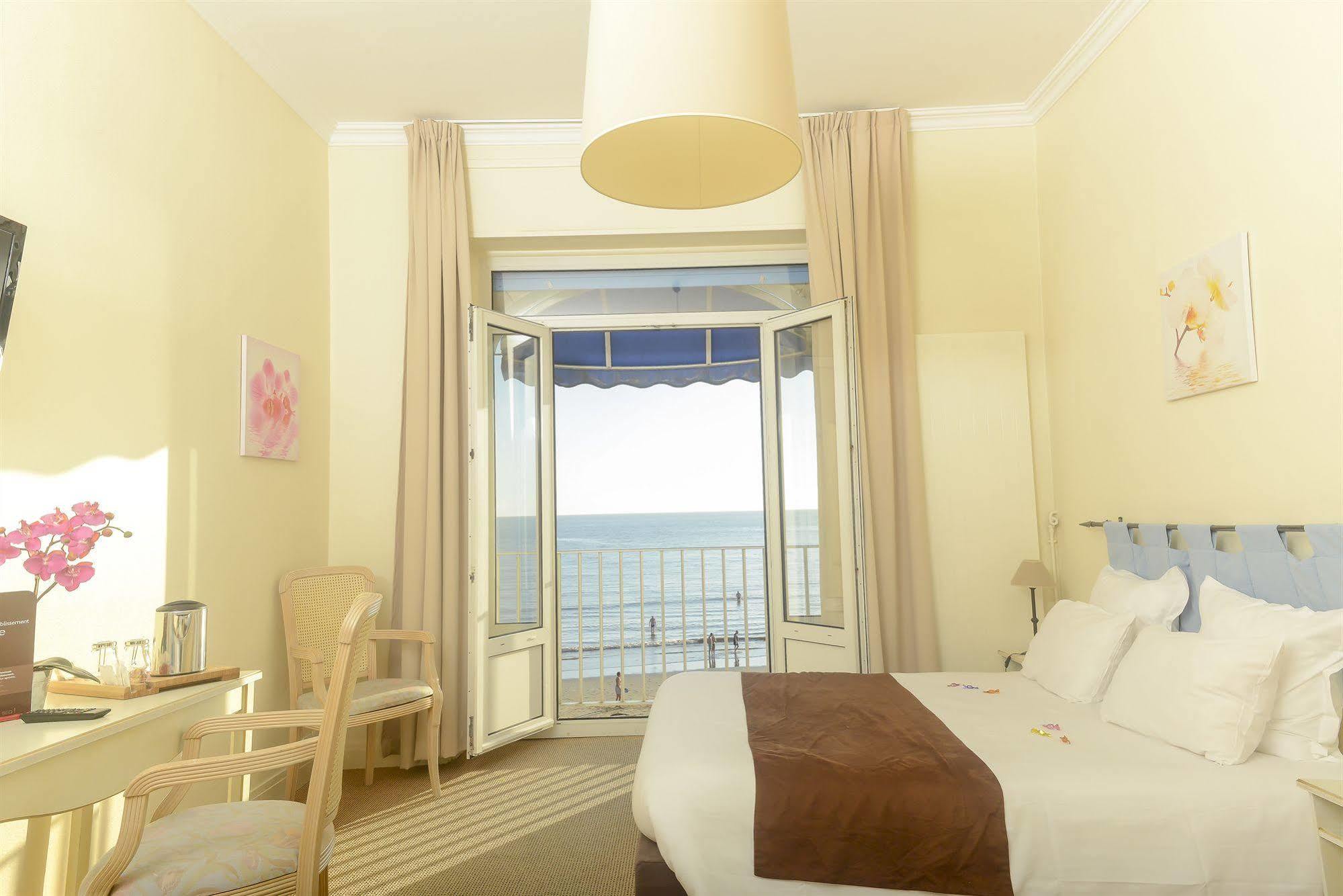 Cerise Royan - Le Grand Hotel De La Plage エクステリア 写真